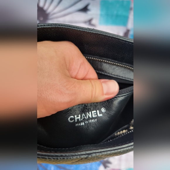 CHANEL Medallion Black Quilted Caviar Leathet Tote - Picture 6 of 16